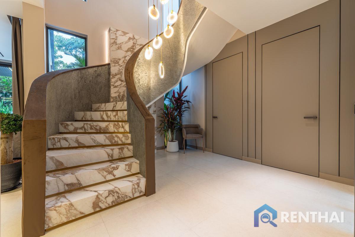 For SaleHousePattaya, Bangsaen, Chonburi : Exclusive 3-Storey Luxury Residence near Na Jomtien Beach