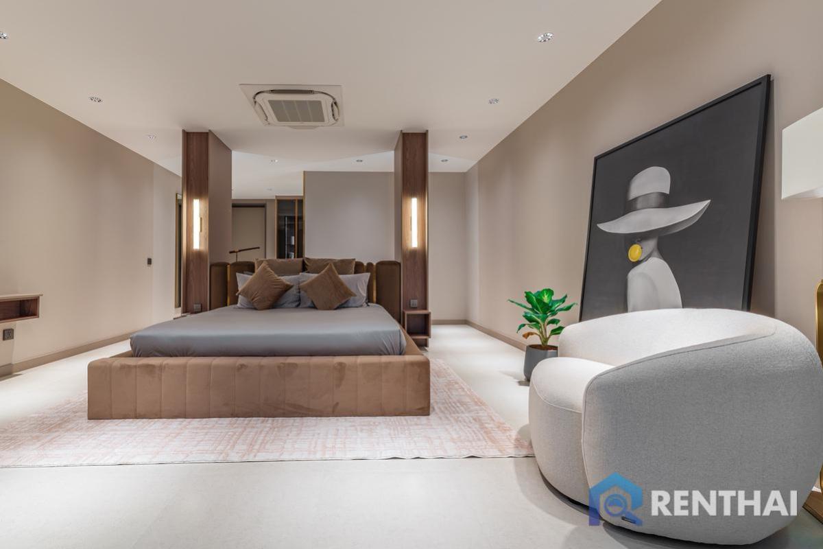 For SaleHousePattaya, Bangsaen, Chonburi : Exclusive 3-Storey Luxury Residence near Na Jomtien Beach