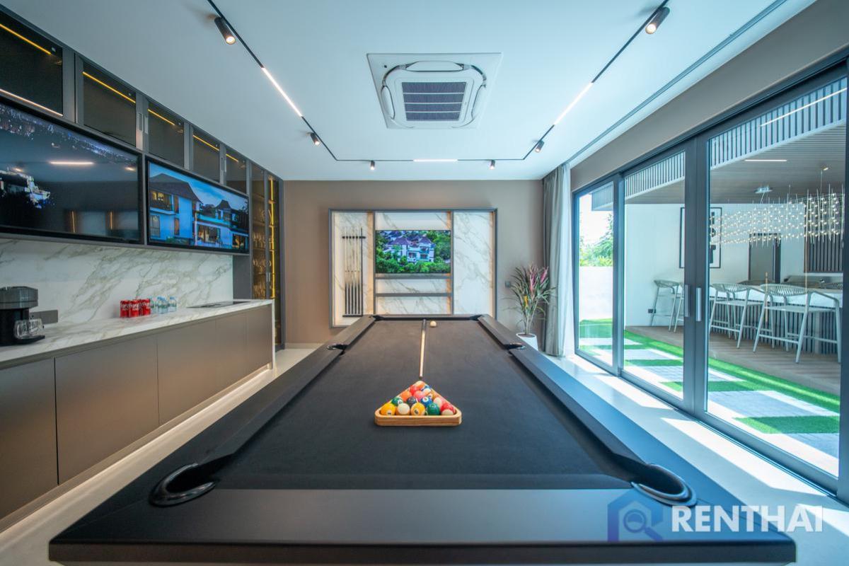 For SaleHousePattaya, Bangsaen, Chonburi : Exclusive 3-Storey Luxury Residence near Na Jomtien Beach