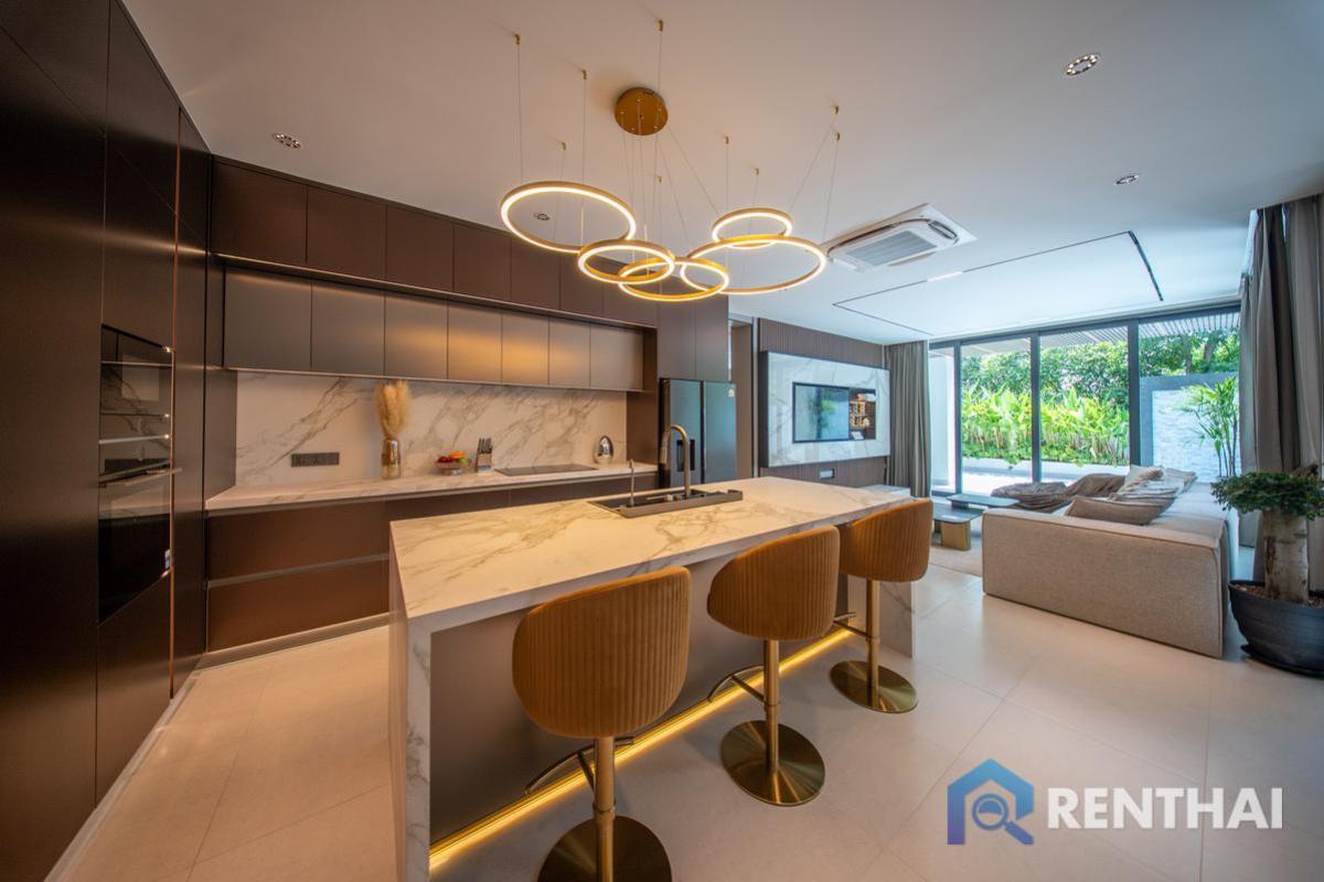 For SaleHousePattaya, Bangsaen, Chonburi : Exclusive 3-Storey Luxury Residence near Na Jomtien Beach