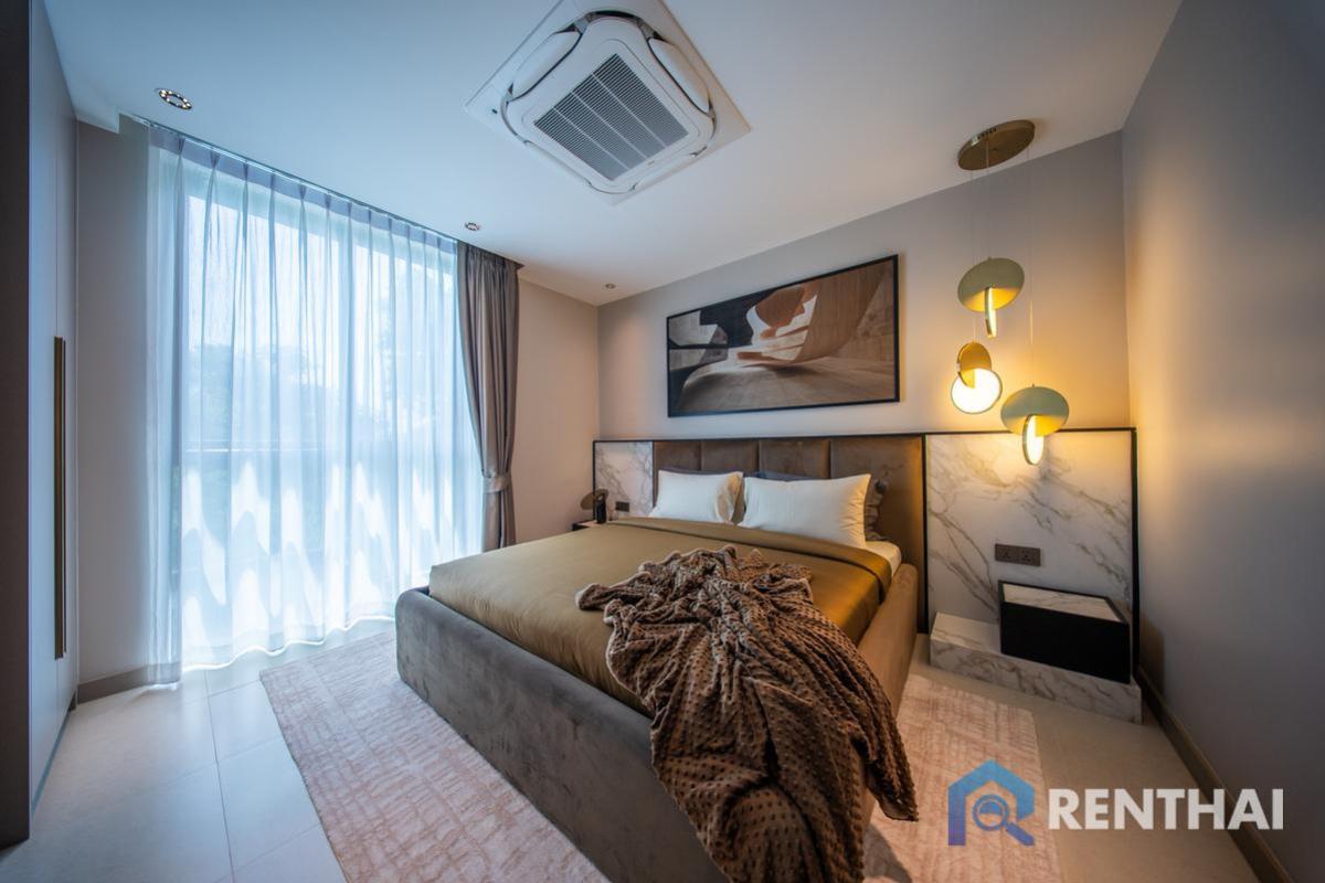 For SaleHousePattaya, Bangsaen, Chonburi : Exclusive 3-Storey Luxury Residence near Na Jomtien Beach