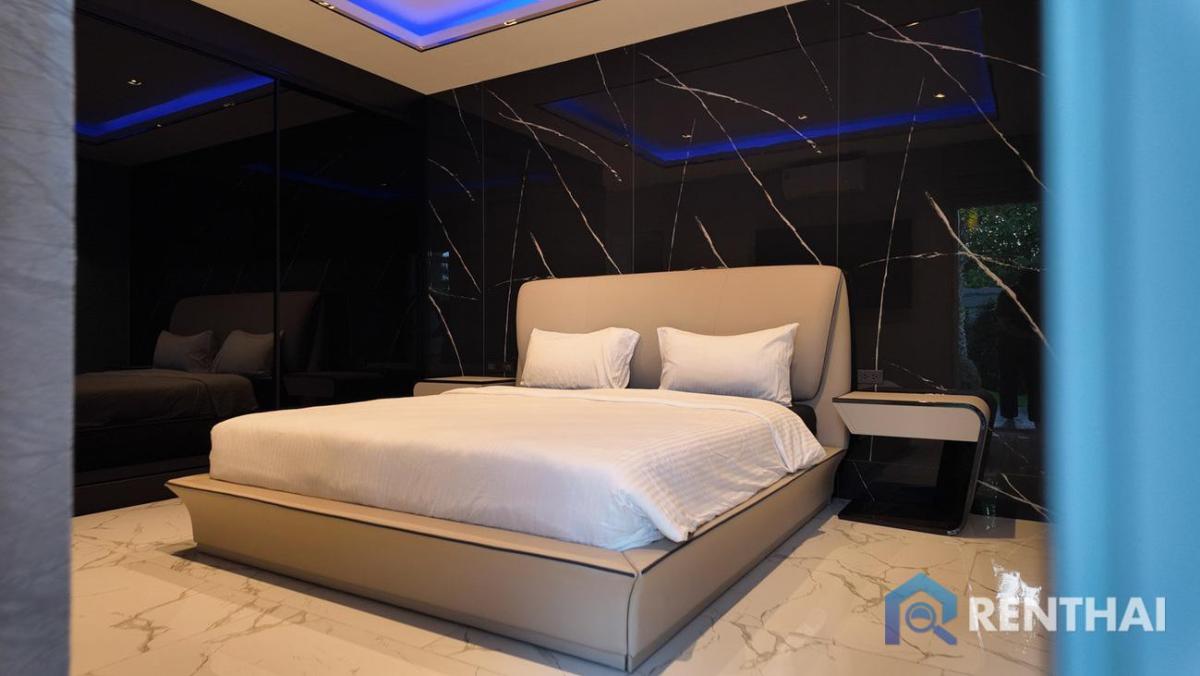 ขายบ้านพัทยา บางแสน ชลบุรี สัตหีบ : สำหรับ ขาย วิลล่า  ที่ Siam Royal View