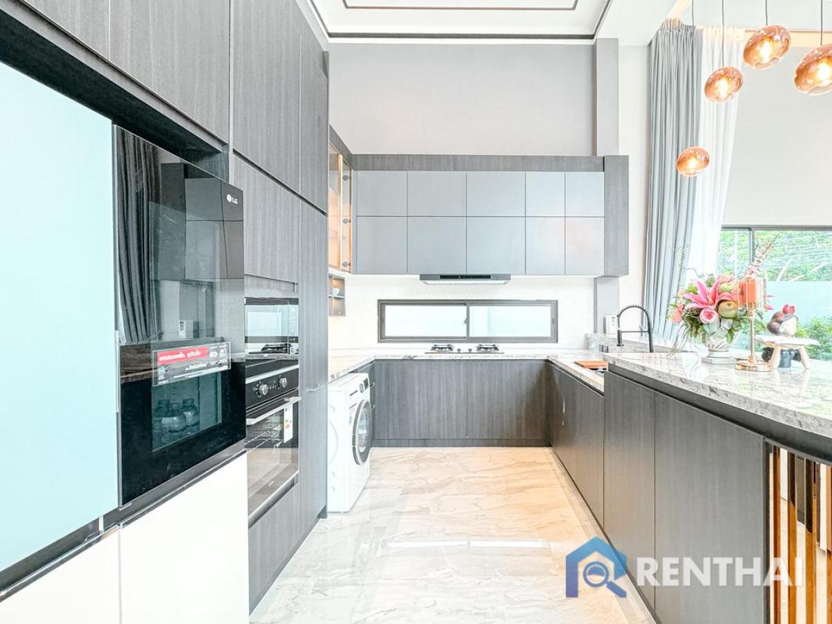 For SaleHousePattaya, Bangsaen, Chonburi : Elegant 3-Bedroom Pool Villa in Pong, Pattaya