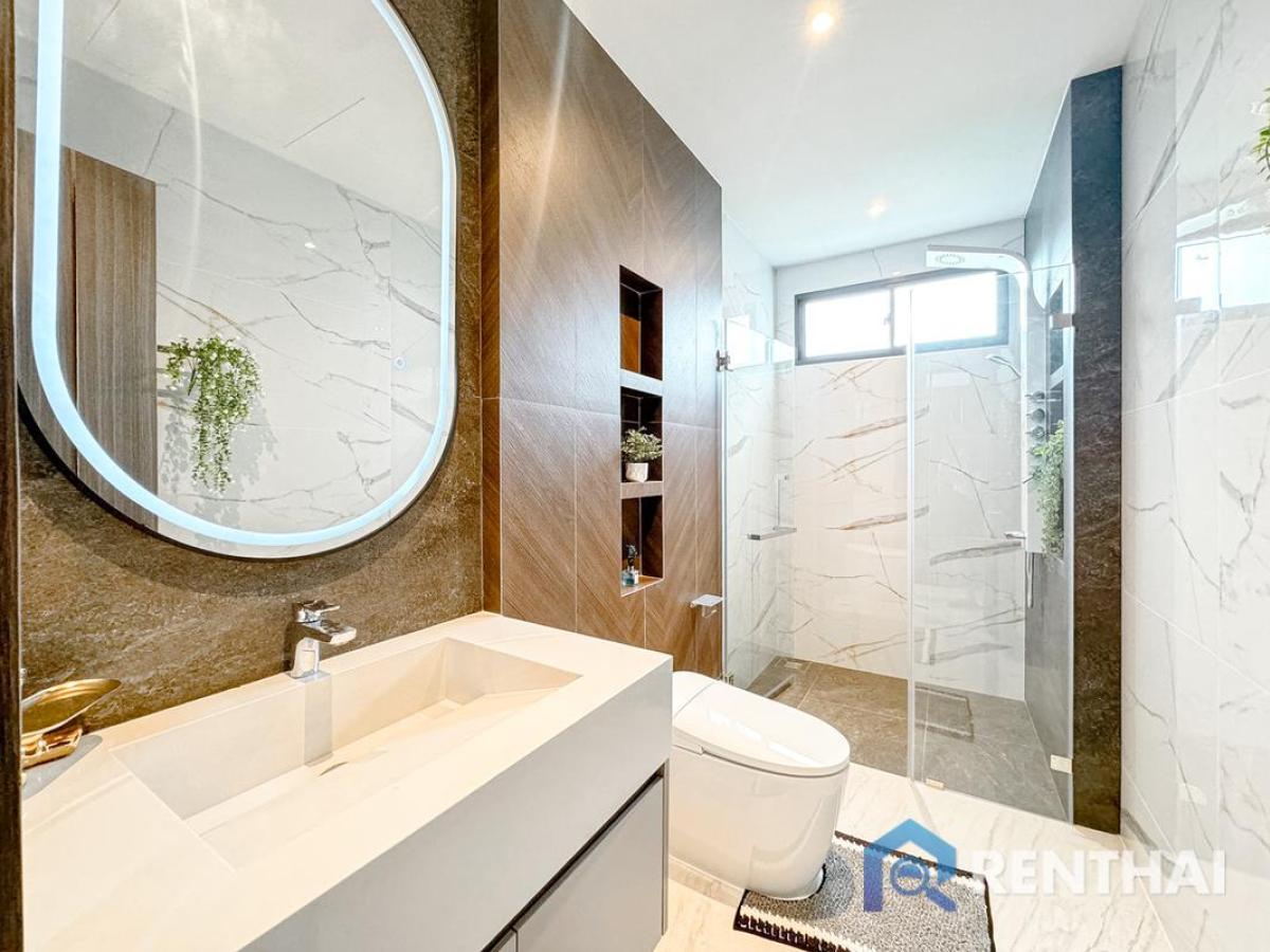 For SaleHousePattaya, Bangsaen, Chonburi : Elegant 3-Bedroom Pool Villa in Pong, Pattaya