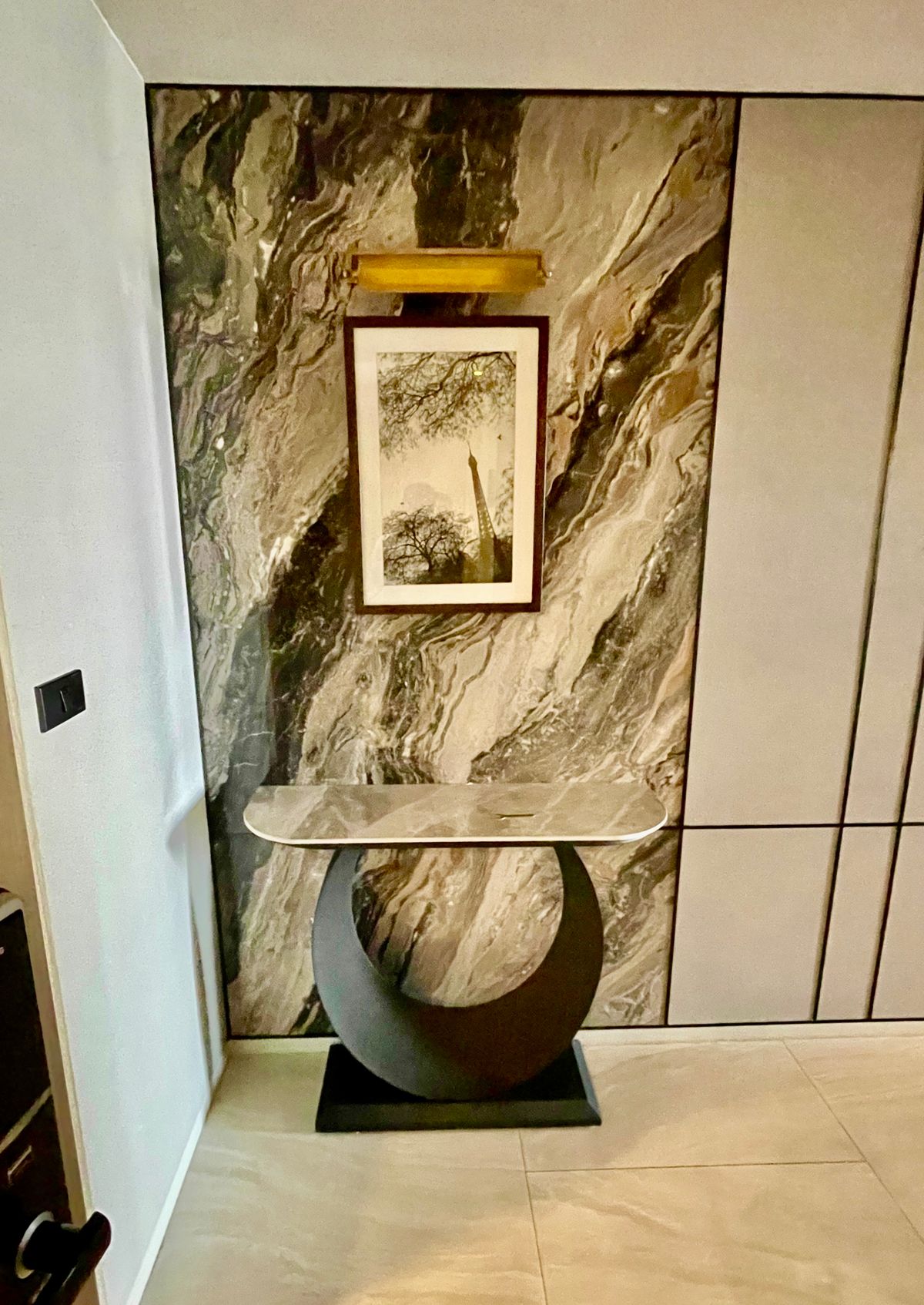 For RentCondoSukhumvit, Asoke, Thonglor : Empty room, decorated very beautifully. Good built-in furniture for rent, 3 bedrooms, 3 bathrooms, Fynn Sukhumvit 31.