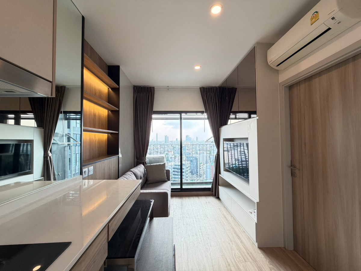 ให้เช่าคอนโดสาทร นราธิวาส : ✨ Minimal cozy room for rent 🏢 Rent: ไนท์บริดจ์ ไพร์ม สาทร 🛏 ประเภท: 1 ห้องนอน 📏 ขนาด: 25 ตร.ม. 💰 ราคา: 24,000 บาท/เดือน 📍 ทำเล: ใจกลางเมือง เดินทางสะดวก