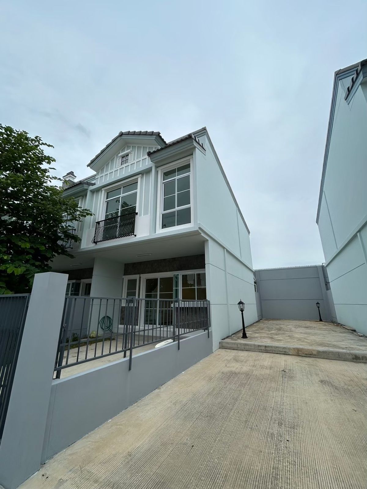 ให้เช่าบ้านบางนา แบริ่ง ลาซาล : ให้เช่า หลังมุม 21ตรว 2นอน3น้ำ ทาวน์โฮม 2 ชั้น Villaggio 2 ศรีนครินทร์ บางนา กม 5