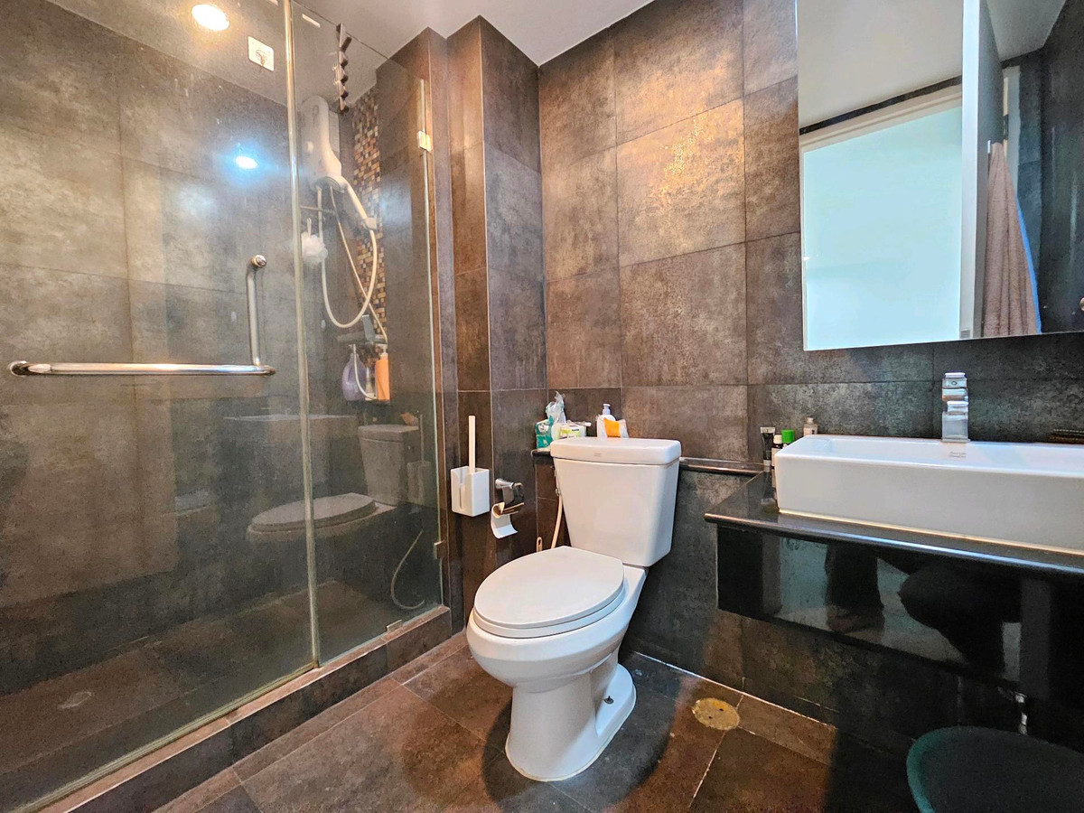 For RentCondoSukhumvit, Asoke, Thonglor : Open room, view pool, 1 bedroom, 1 bathroom, Voque Sukhumvit 16 (Voque Sukhumvit 16)