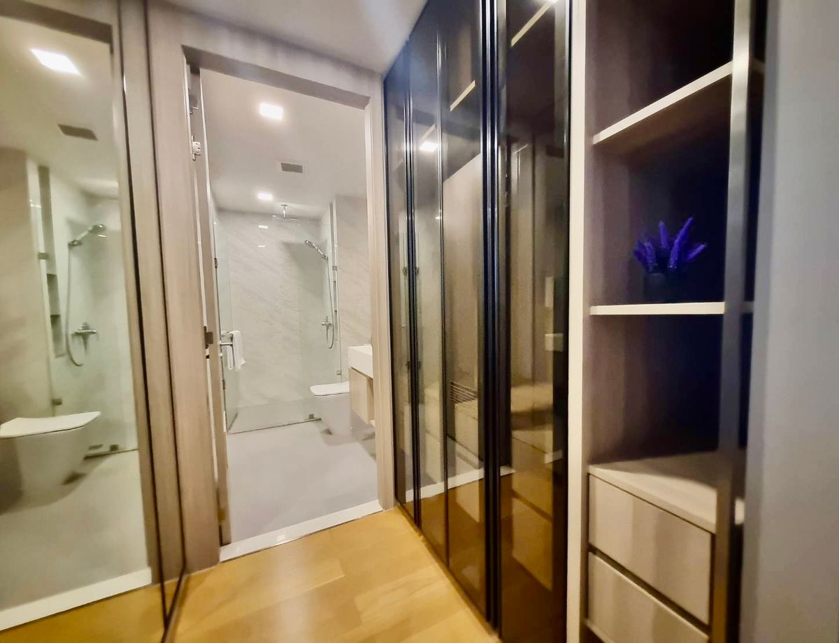 For RentCondoSukhumvit, Asoke, Thonglor : Empty room, decorated very beautifully. Good built-in furniture for rent, 3 bedrooms, 3 bathrooms, Fynn Sukhumvit 31.