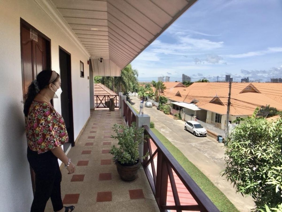 ให้เช่ากิจการโรงแรม & กิจการอพาร์ตเมนต์พัทยา บางแสน ชลบุรี สัตหีบ : เช่ารีสอร์ทเมืองพัทยาพึ่งรีโนเวทใหม่ สไตล์ล้านนา 307 ตร.ว ถนนชัยพฤกษ์ 2 เหมาะทำบ้านพักผู้สูงอายุ ห้องพักรายวัน