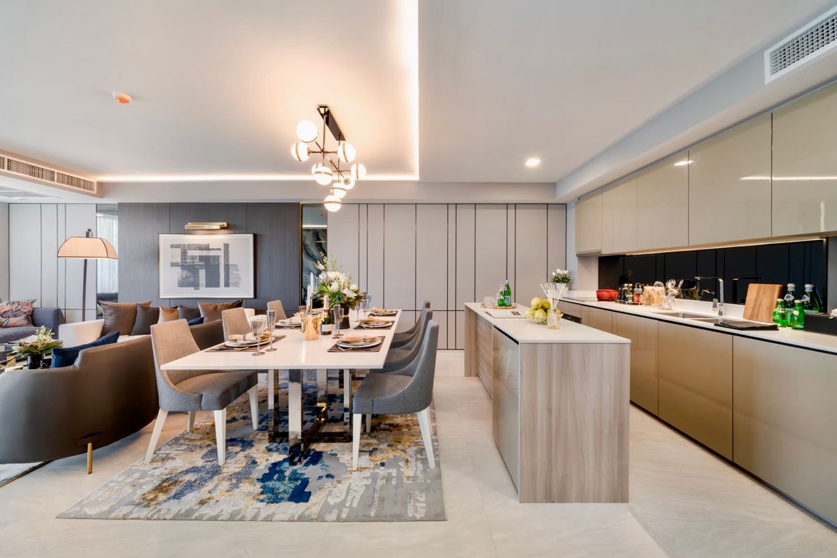 For RentCondoSukhumvit, Asoke, Thonglor : Empty room, decorated very beautifully. Good built-in furniture for rent, 3 bedrooms, 3 bathrooms, Fynn Sukhumvit 31.