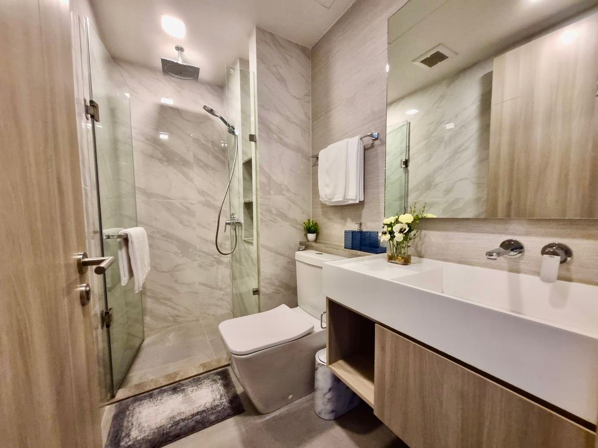 For RentCondoSukhumvit, Asoke, Thonglor : Empty room, decorated very beautifully. Good built-in furniture for rent, 3 bedrooms, 3 bathrooms, Fynn Sukhumvit 31.