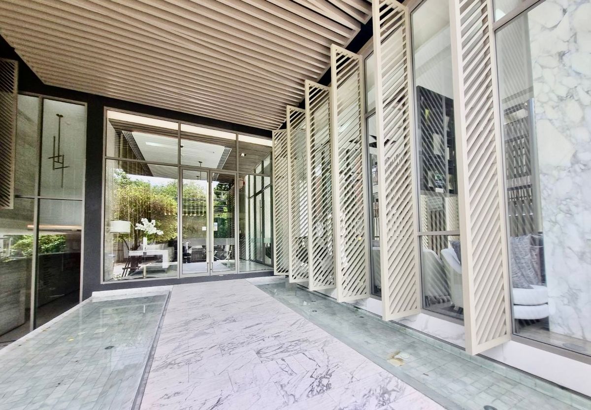 For RentCondoSukhumvit, Asoke, Thonglor : Empty room, decorated very beautifully. Good built-in furniture for rent, 3 bedrooms, 3 bathrooms, Fynn Sukhumvit 31.