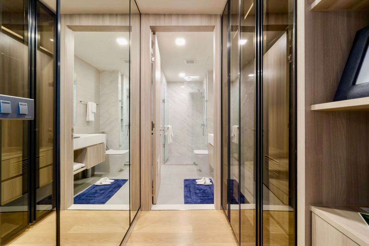 For RentCondoSukhumvit, Asoke, Thonglor : Empty room, decorated very beautifully. Good built-in furniture for rent, 3 bedrooms, 3 bathrooms, Fynn Sukhumvit 31.