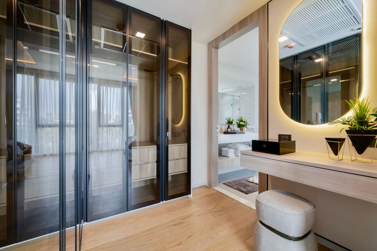 For RentCondoSukhumvit, Asoke, Thonglor : Empty room, decorated very beautifully. Good built-in furniture for rent, 3 bedrooms, 3 bathrooms, Fynn Sukhumvit 31.