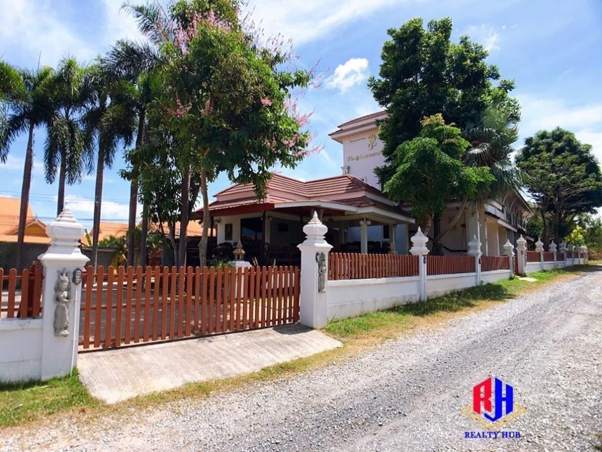 ให้เช่ากิจการโรงแรม & กิจการอพาร์ตเมนต์พัทยา บางแสน ชลบุรี สัตหีบ : เช่ารีสอร์ทเมืองพัทยาพึ่งรีโนเวทใหม่ สไตล์ล้านนา 307 ตร.ว ถนนชัยพฤกษ์ 2 เหมาะทำบ้านพักผู้สูงอายุ ห้องพักรายวัน