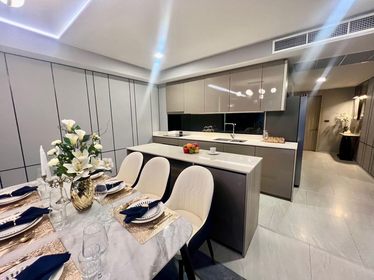 For RentCondoSukhumvit, Asoke, Thonglor : Empty room, decorated very beautifully. Good built-in furniture for rent, 3 bedrooms, 3 bathrooms, Fynn Sukhumvit 31.