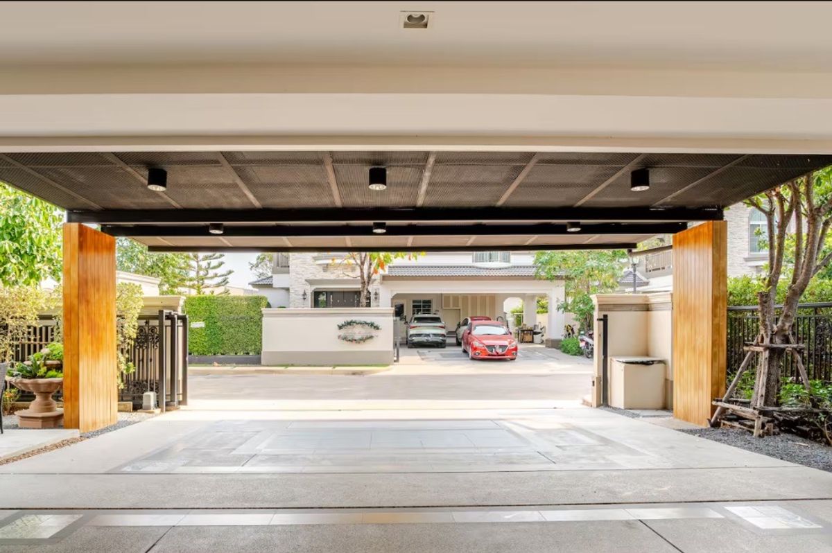 HouseVipawadee, Don Mueang, Lak Si : Nantawan Ram Inthra - Phahonyothin 50: The right corner single house ... Ready to move in