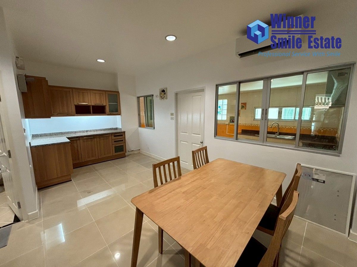 ให้เช่าทาวน์โฮมสมุทรปราการ สำโรง : ให้เช่าทาวน์โฮม 3 ชั้น บ้านกลางเมือง บริติชทาวน์ศรีนครินทร์ พร้อมเข้าอยู่ 3 นอน 4 น้ำ บ้านสวยหลังใหญ่