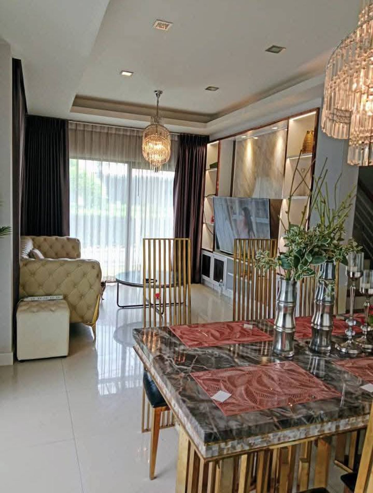 ให้เช่าบ้านนวมินทร์ รามอินทรา : บ้านเดี่ยวให้เช่า ✨ Centro Ramindra-Chatuchot ✨ 4 ห้องนอน 3 ห้องน้ำ เฟอร์นิเจอร์ และ เครื่องใช้ไฟฟ้าครบ 