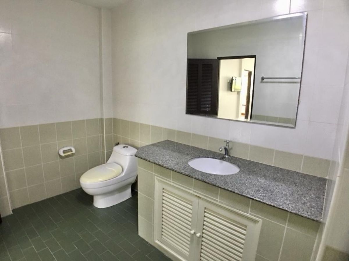 ให้เช่ากิจการโรงแรม & กิจการอพาร์ตเมนต์พัทยา บางแสน ชลบุรี สัตหีบ : เช่ารีสอร์ทเมืองพัทยาพึ่งรีโนเวทใหม่ สไตล์ล้านนา 307 ตร.ว ถนนชัยพฤกษ์ 2 เหมาะทำบ้านพักผู้สูงอายุ ห้องพักรายวัน