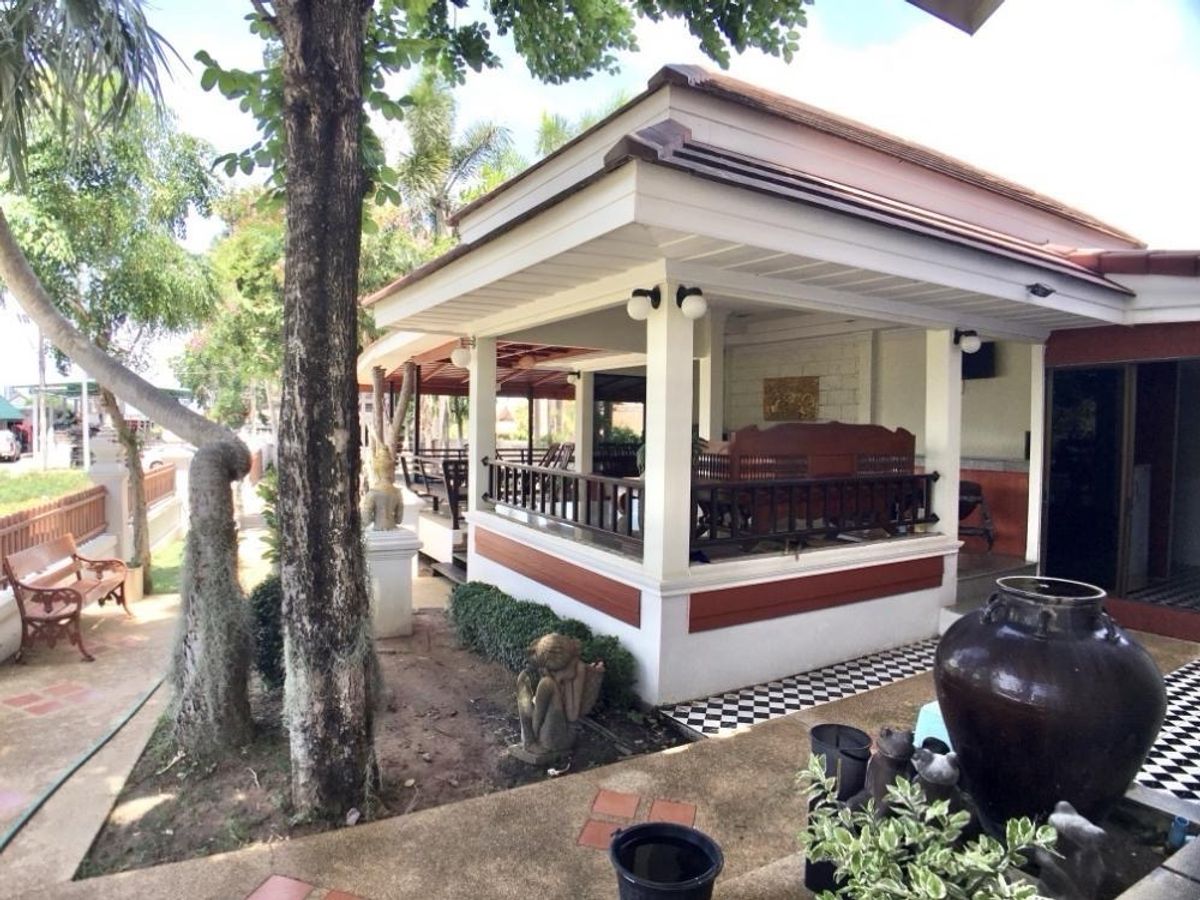 ให้เช่ากิจการโรงแรม & กิจการอพาร์ตเมนต์พัทยา บางแสน ชลบุรี สัตหีบ : เช่ารีสอร์ทเมืองพัทยาพึ่งรีโนเวทใหม่ สไตล์ล้านนา 307 ตร.ว ถนนชัยพฤกษ์ 2 เหมาะทำบ้านพักผู้สูงอายุ ห้องพักรายวัน