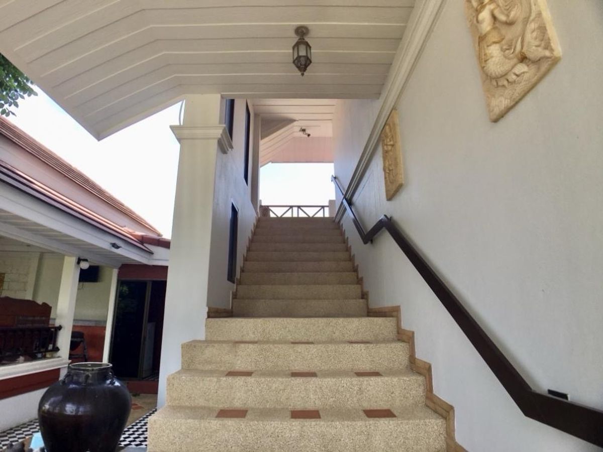 ให้เช่ากิจการโรงแรม & กิจการอพาร์ตเมนต์พัทยา บางแสน ชลบุรี สัตหีบ : เช่ารีสอร์ทเมืองพัทยาพึ่งรีโนเวทใหม่ สไตล์ล้านนา 307 ตร.ว ถนนชัยพฤกษ์ 2 เหมาะทำบ้านพักผู้สูงอายุ ห้องพักรายวัน