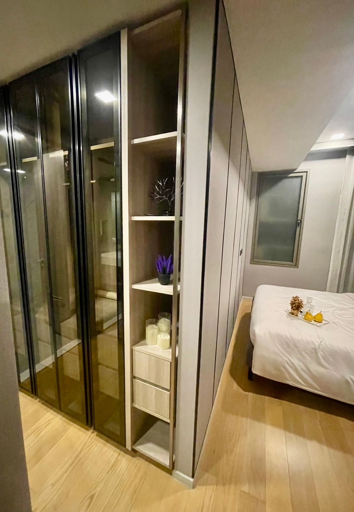 For RentCondoSukhumvit, Asoke, Thonglor : Empty room, decorated very beautifully. Good built-in furniture for rent, 3 bedrooms, 3 bathrooms, Fynn Sukhumvit 31.