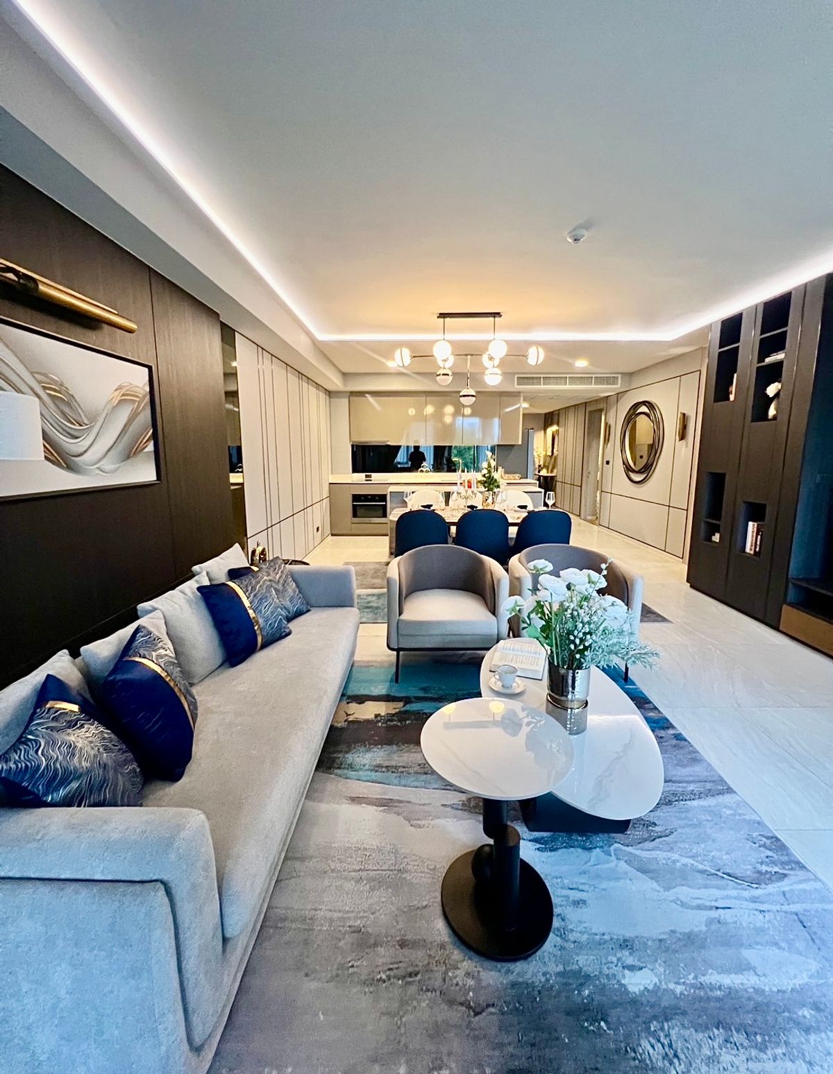 For RentCondoSukhumvit, Asoke, Thonglor : Empty room, decorated very beautifully. Good built-in furniture for rent, 3 bedrooms, 3 bathrooms, Fynn Sukhumvit 31.