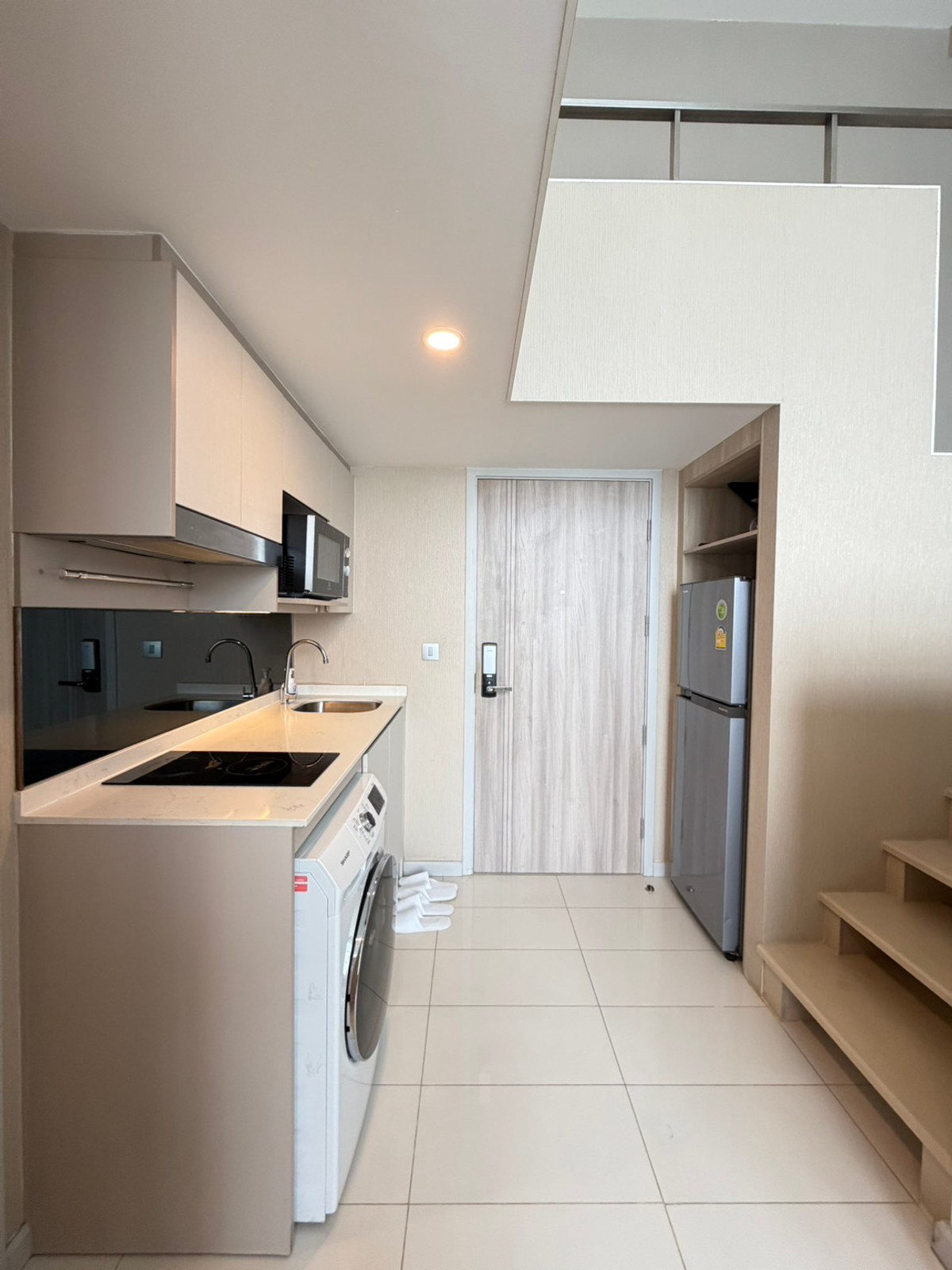 ให้เช่าคอนโดสาทร นราธิวาส : Good price, perfect for renting! 💸🏡✨: ไนท์บริดจ์ ไพร์ม สาทร 🛏 ประเภท: 1 ห้องนอน 📏 ขนาด: 44 ตร.ม. 💰 ราคา: 30,000 บาท/เดือน 📍 ทำเล: ใจกลางเมือง เดินทางสะดวก