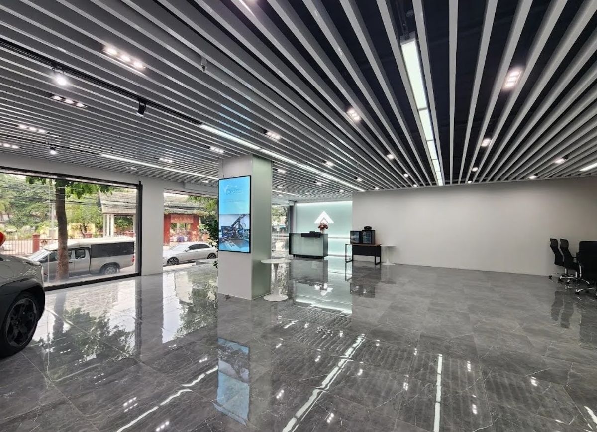 ให้เช่าสำนักงานสีลม ศาลาแดง บางรัก : ให้เช่าพื้นที่ อาคารมหานครเซ็นเตอร์ Mahanakhon Center ชั้น 1 ห้องกระจก เนื้อที่ 510 ตารางเมตร ค่าเช่าเดือนละ 382,500 บาท*