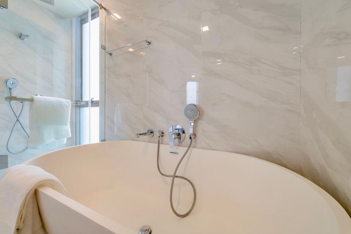 For RentCondoSukhumvit, Asoke, Thonglor : Empty room, decorated very beautifully. Good built-in furniture for rent, 3 bedrooms, 3 bathrooms, Fynn Sukhumvit 31.