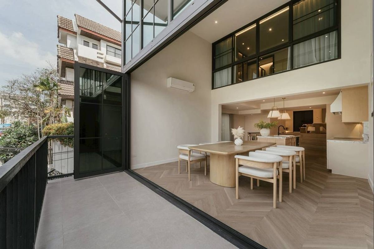For RentTownhomeOnnut, Udomsuk : For Rent 📍regent 71 Place: 4 -story luxury townhome, 5 bedrooms, 350 sq.m., near BTS, just 300 meters! Only 160,000 / D. Good location, village in Soi Sukhumvit 71 *** 📞 Interested, contact 081-152-6154 agent.