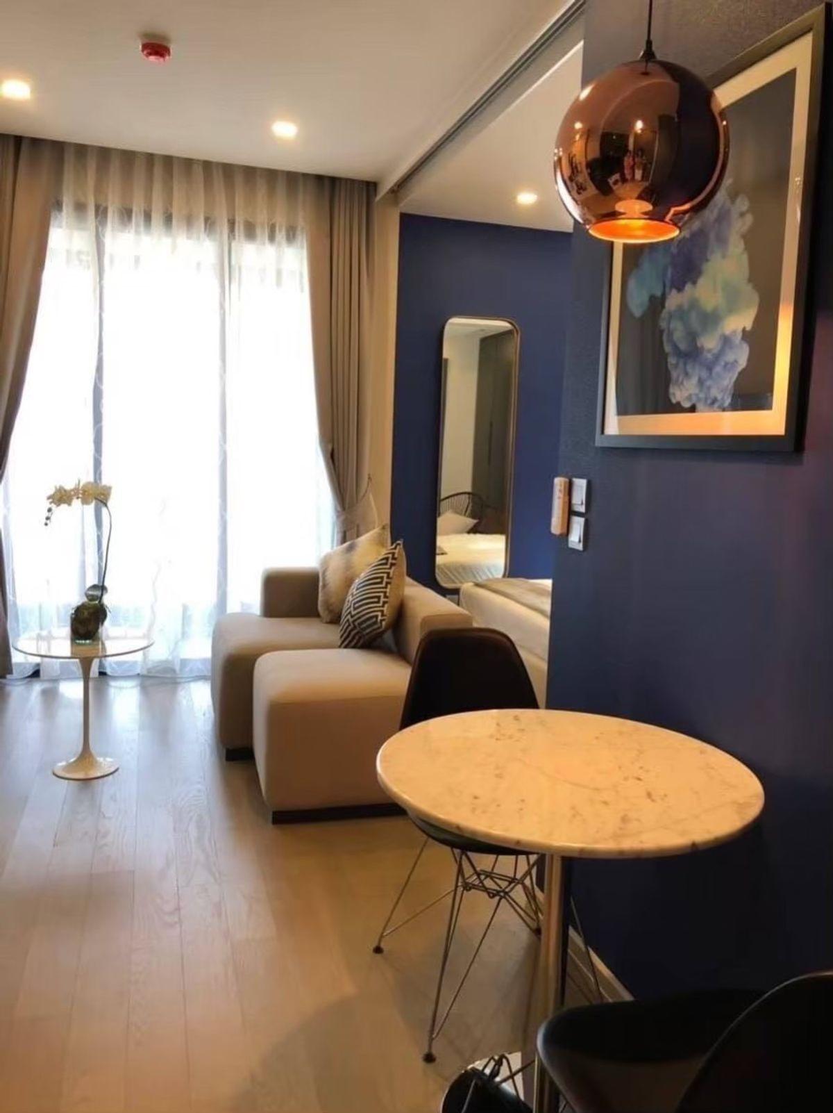 ให้เช่าคอนโดสุขุมวิท อโศก ทองหล่อ : 🏢 For Rent: แอชตัน อโศก 🛏 ประเภท: 1 ห้องนอน 📏 ขนาด: 35 ตร.ม. 💰 ราคา: 40,000 บาท/เดือน 📍 ทำเล: ใจกลางเมือง เดินทางสะดวก