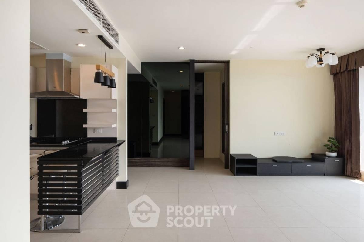 For SaleCondoWongwianyai, Charoennakor : 3-BR Condo at Watermark Chaophraya near BTS Krung Thon Buri