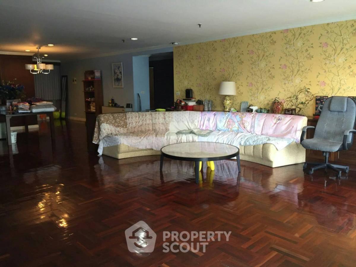 For SaleCondoSukhumvit, Asoke, Thonglor : 3-BR Condo at Baan Prompong Condominium near MRT Phetchaburi