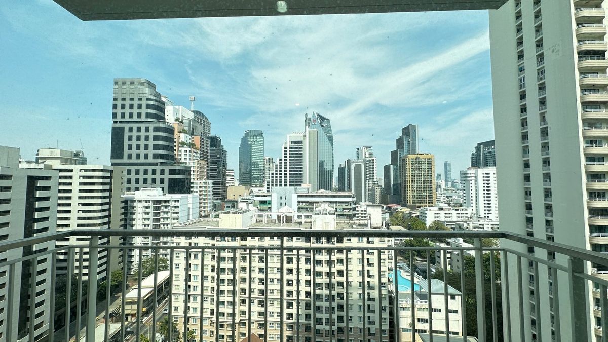 For SaleCondoSukhumvit, Asoke, Thonglor : First come, first served. 3 bedroom unit for sale, price less than 30 million, in Soi Sukhumvit 24. There is only one unit. North facing, unblocked view.