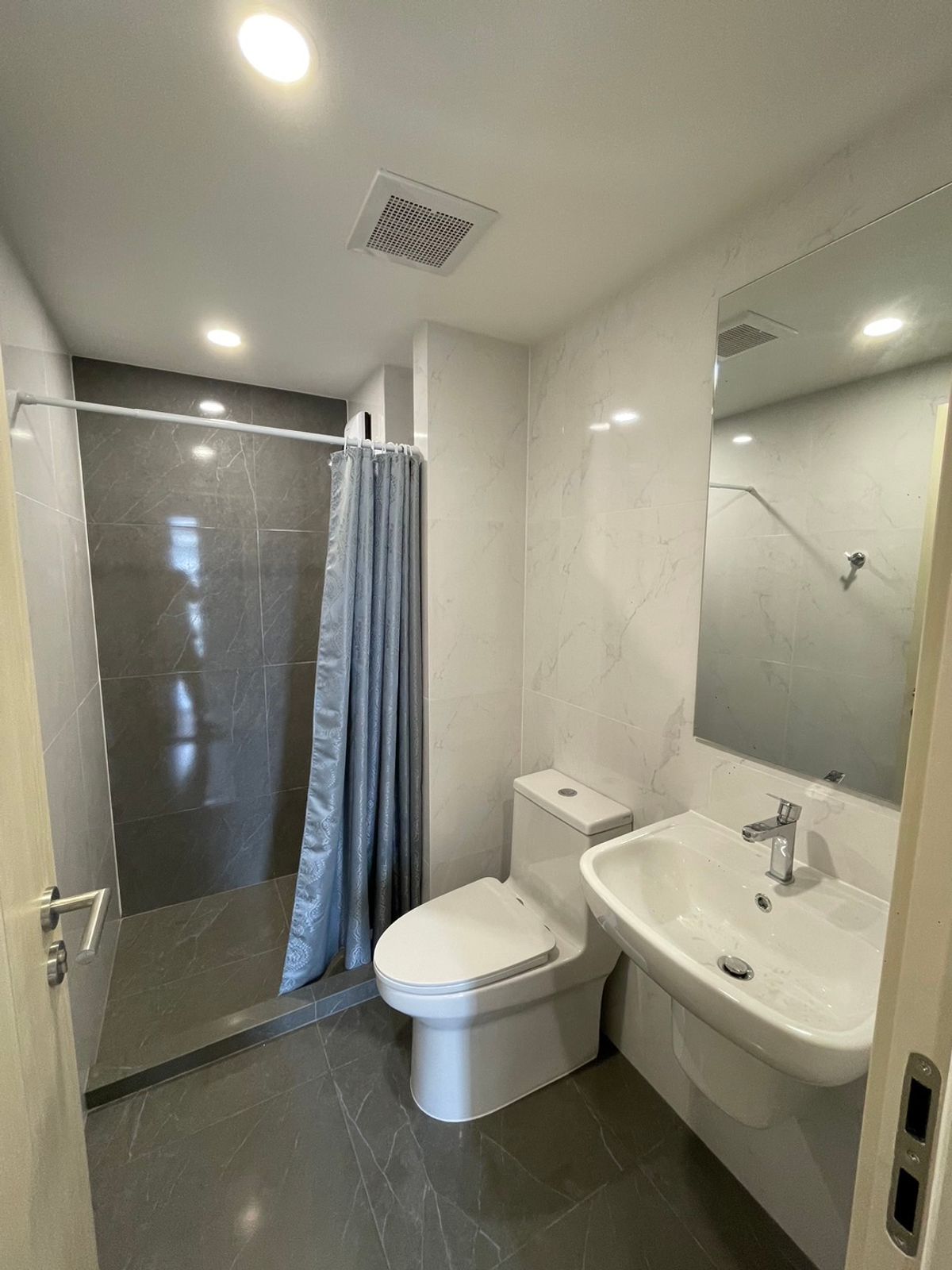 For RentCondoSamut Prakan,Samrong : Rent/For rent Origin Plug & Play Sailuat Station new condo near BTS Green Line.