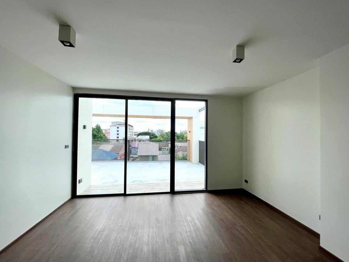 For RentPattanakan, Srinakarin : The Element Rama 9 Foe Rent 📞 092-690-5445 🏡 Home Office near The Nine Rama 9   Convenient to park in the city, park up to 6 cars 