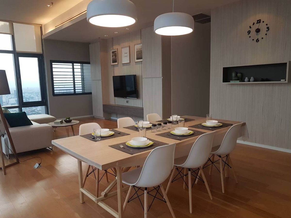 ให้เช่าคอนโดพระราม 9 เพชรบุรีตัดใหม่ RCA : Circle 2 Living Prototype - RENT (3 bed 135 Sqm) @BTS Nana - 100,000 THB Negotiable