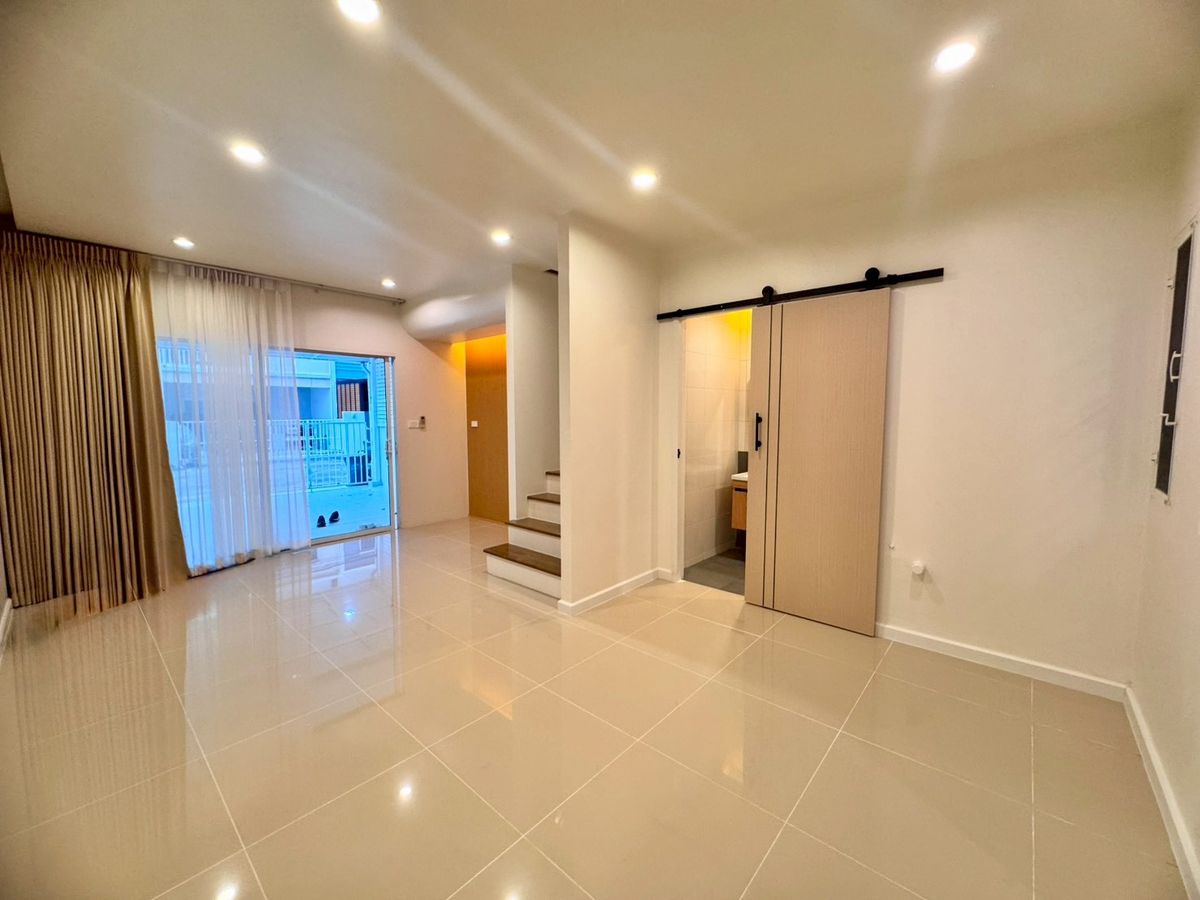 For SaleTownhomePattanakan, Srinakarin : House for sale Pattanakarn 38 Villette Lite Pattanakarn near APL Ramkhamhaeng (N.1886)