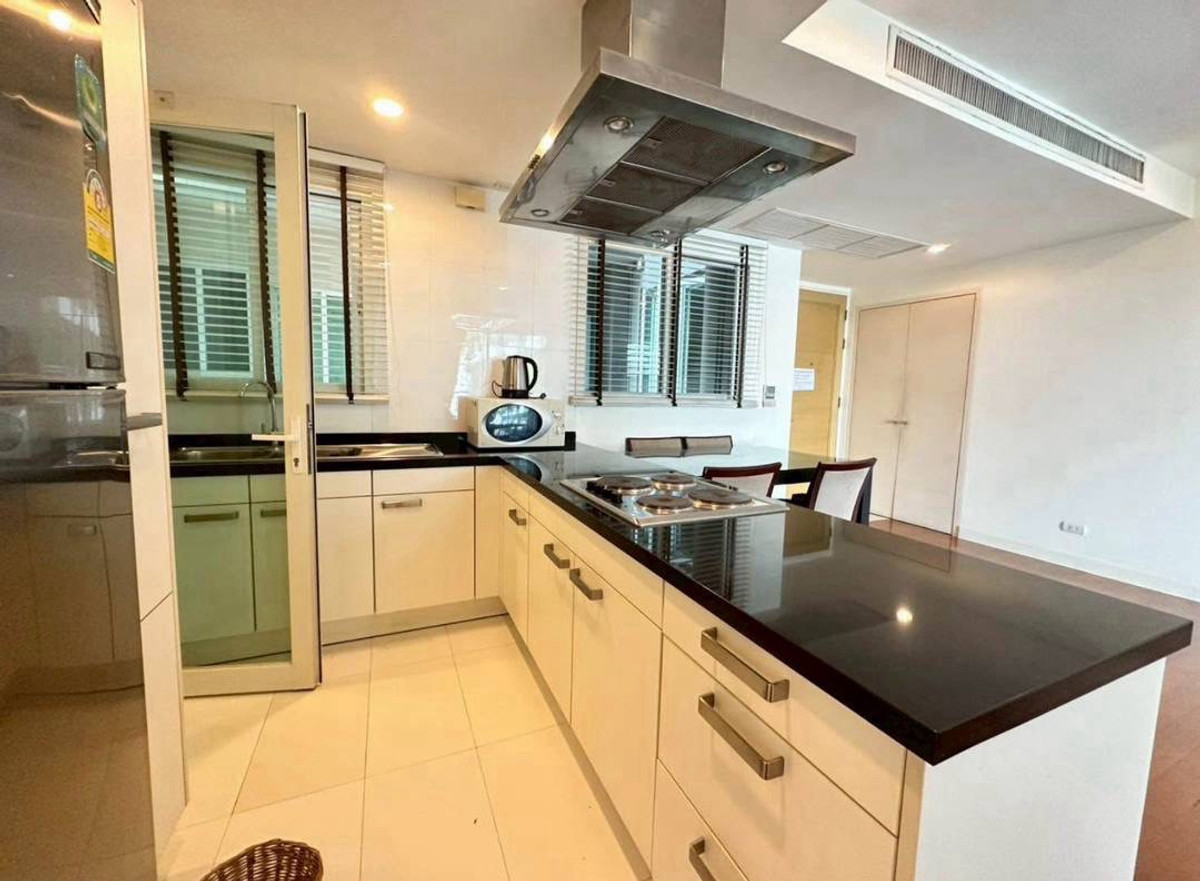 For SaleCondoSukhumvit, Asoke, Thonglor : Special unit for sale, front corner, Green view, near MRT Sukhumvit, BTS Phrompong, Baan Siri 31 project.