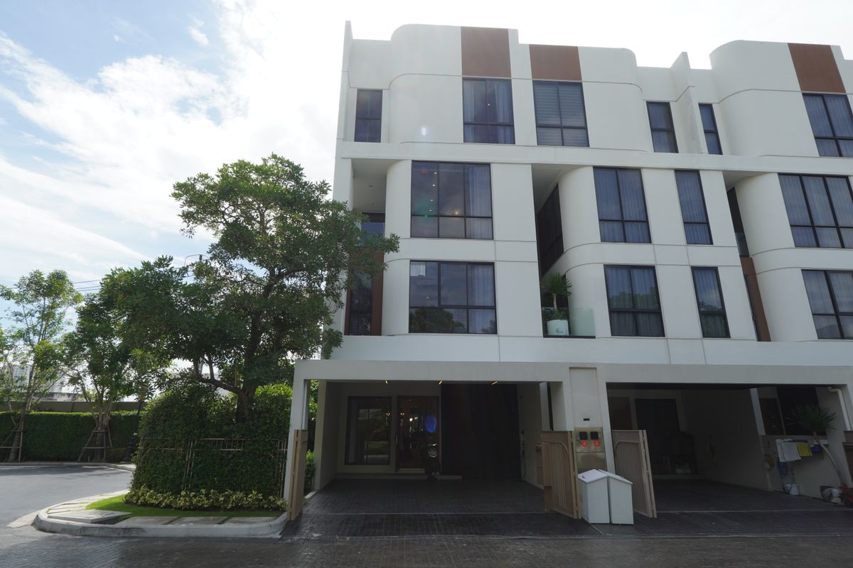 ขายทาวน์โฮมพระราม 3 สาธุประดิษฐ์ : 📍Demi สาธุ 49 💕บ้านตัวอย่าง แต่งสวย วิวสวน และมีสวนข้างบ้าน 