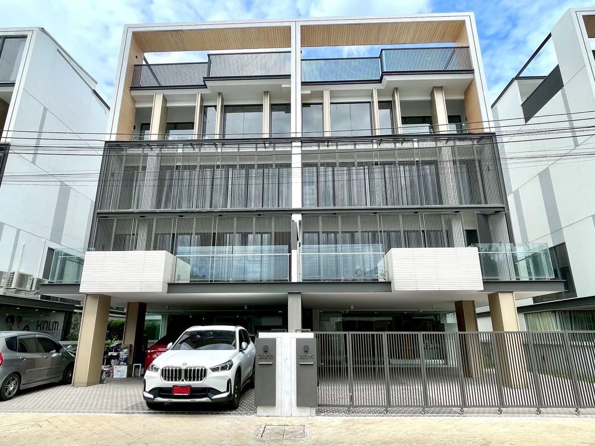 ขายพัฒนาการ ศรีนครินทร์ : The Element Rama 9 📞 092-690-5445 🏡 Home Office ใกล้ The Nine พระราม 9  เดินทางเข้าออกเมืองสะดวก จอดรถได้ถึง 6 คัน