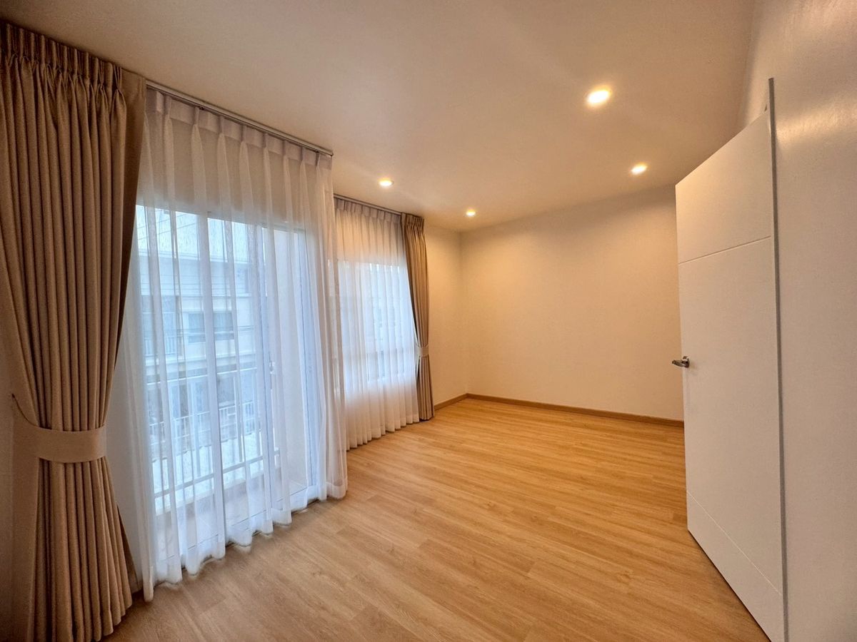 For SaleTownhomePattanakan, Srinakarin : House for sale Pattanakarn 38 Villette Lite Pattanakarn near APL Ramkhamhaeng (N.1886)