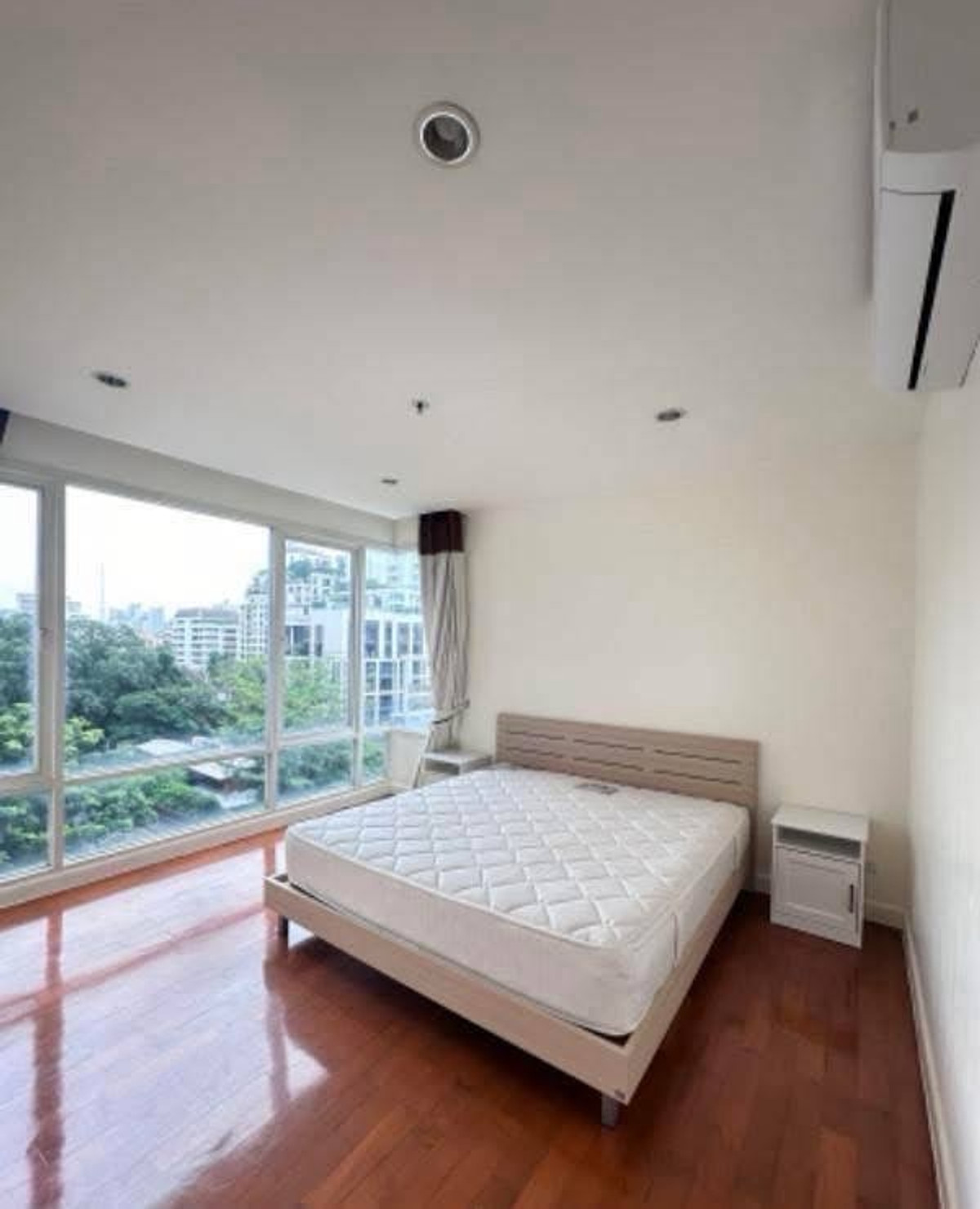 For SaleCondoSukhumvit, Asoke, Thonglor : Special unit for sale, front corner, Green view, near MRT Sukhumvit, BTS Phrompong, Baan Siri 31 project.