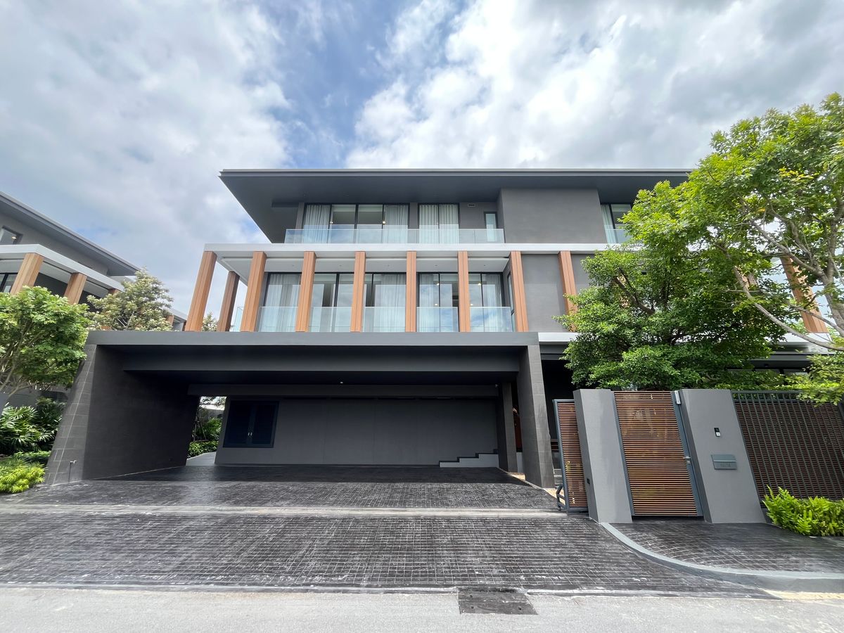 ขายบ้านบางนา แบริ่ง ลาซาล : ✨ ที่สุดแห่งบ้านหรูบางนา — Private Pool Villa พร้อมลิฟต์ส่วนตัว 6 ห้องนอน เพดานสูง 750 ตร.ม. ชีวิตสงบในระดับ Super Luxury  🌿 สัมผัสความเหนือระดับของบ้านตัวโชว์ Baan Issara Bangna โดย Charn Issara