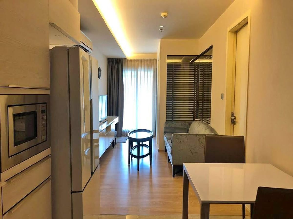 For RentCondoSukhumvit, Asoke, Thonglor : 🔥 For rent H Sukhumvit 43 – luxury condo in the heart of Sukhumvit 🔥 📍 Just a few minutes walk to BTS Phrom Phong 🚆