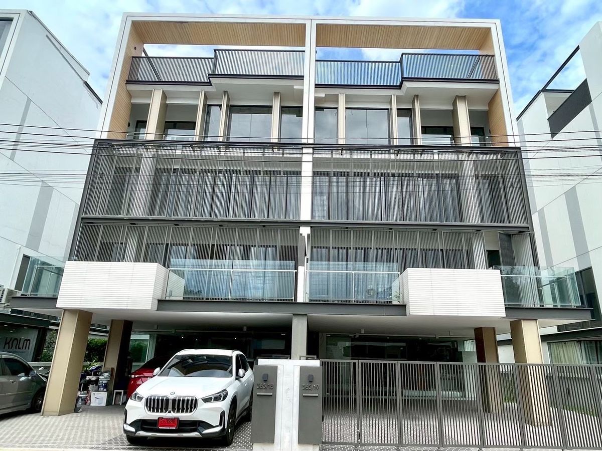 ขายพัฒนาการ ศรีนครินทร์ : The Element Rama 9 📞 092-690-5445 🏡 Home Office ใกล้ The Nine พระราม 9  เดินทางเข้าออกเมืองสะดวก จอดรถได้ถึง 6 คัน 