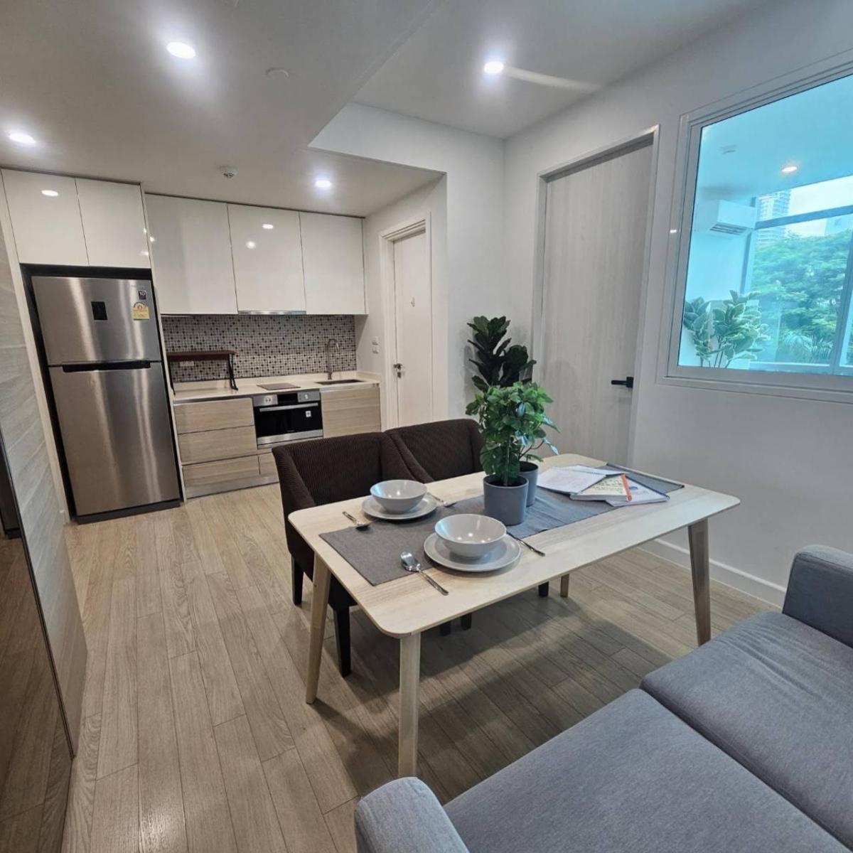 ให้เช่าคอนโดสุขุมวิท อโศก ทองหล่อ : เช่าคอนโด  เดอะ รูม สุขุมวิท 21 BTS-อโศก คลองเตยเหนือ เขต วัฒนา กรุงเทพ CX-80517